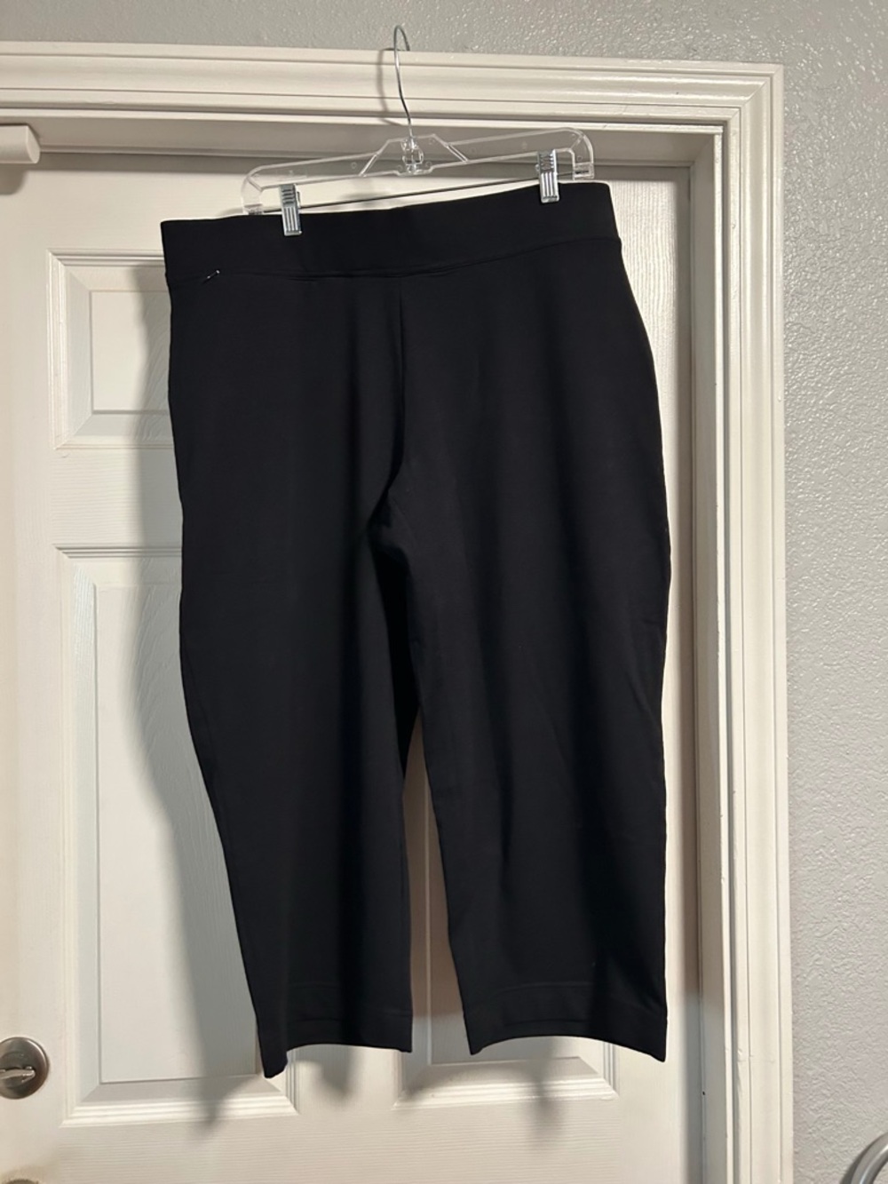 Lands End Black Stretch Capri